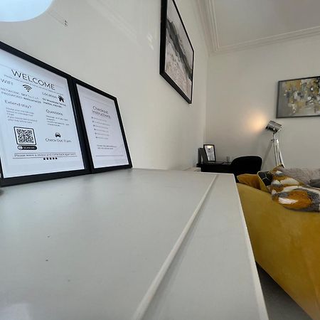 הוילה הליפקס Long Term Offers Message For Prices Sleeps 6 Adults, Contractors, Relocators, Travellers מראה חיצוני תמונה
