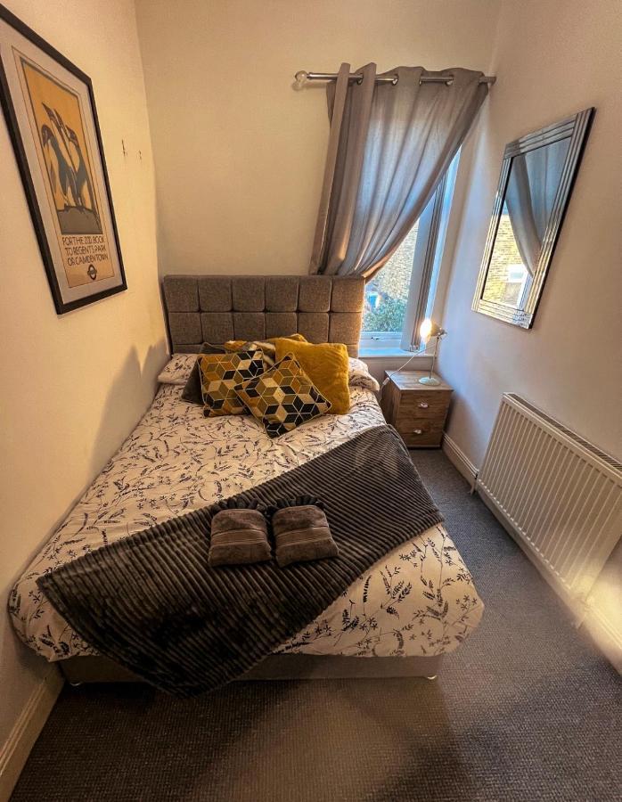 הוילה הליפקס Long Term Offers Message For Prices Sleeps 6 Adults, Contractors, Relocators, Travellers מראה חיצוני תמונה